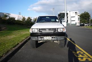 2000 Toyota Hilux - Thumbnail