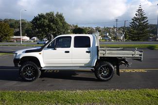 2000 Toyota Hilux - Thumbnail