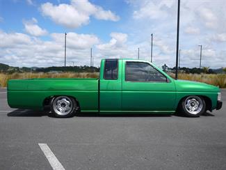 1989 Nissan Navara - Thumbnail