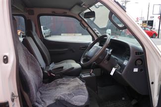 2002 Toyota Hiace - Thumbnail