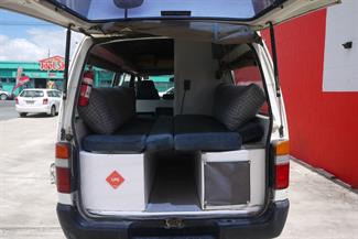 2002 Toyota Hiace - Thumbnail