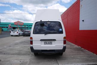 2002 Toyota Hiace - Thumbnail